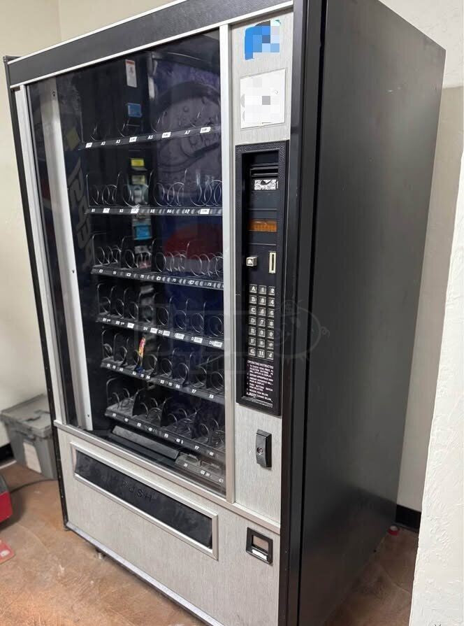 USI 3115A 4‑Wide Refrigerated Glass‑Front Snack Machine