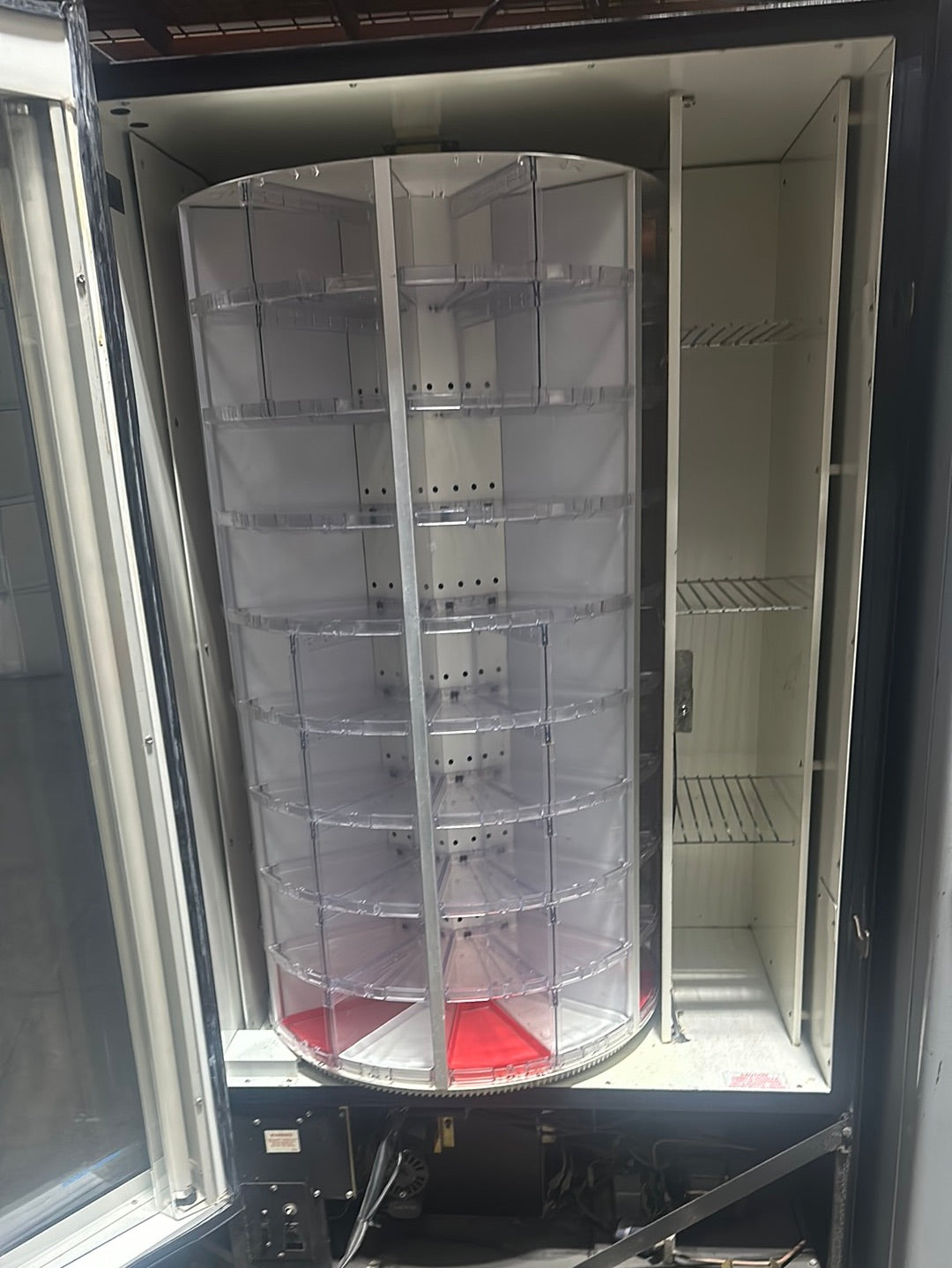 National Vendors 430 Cold Food Vending Machine – Carousel Style