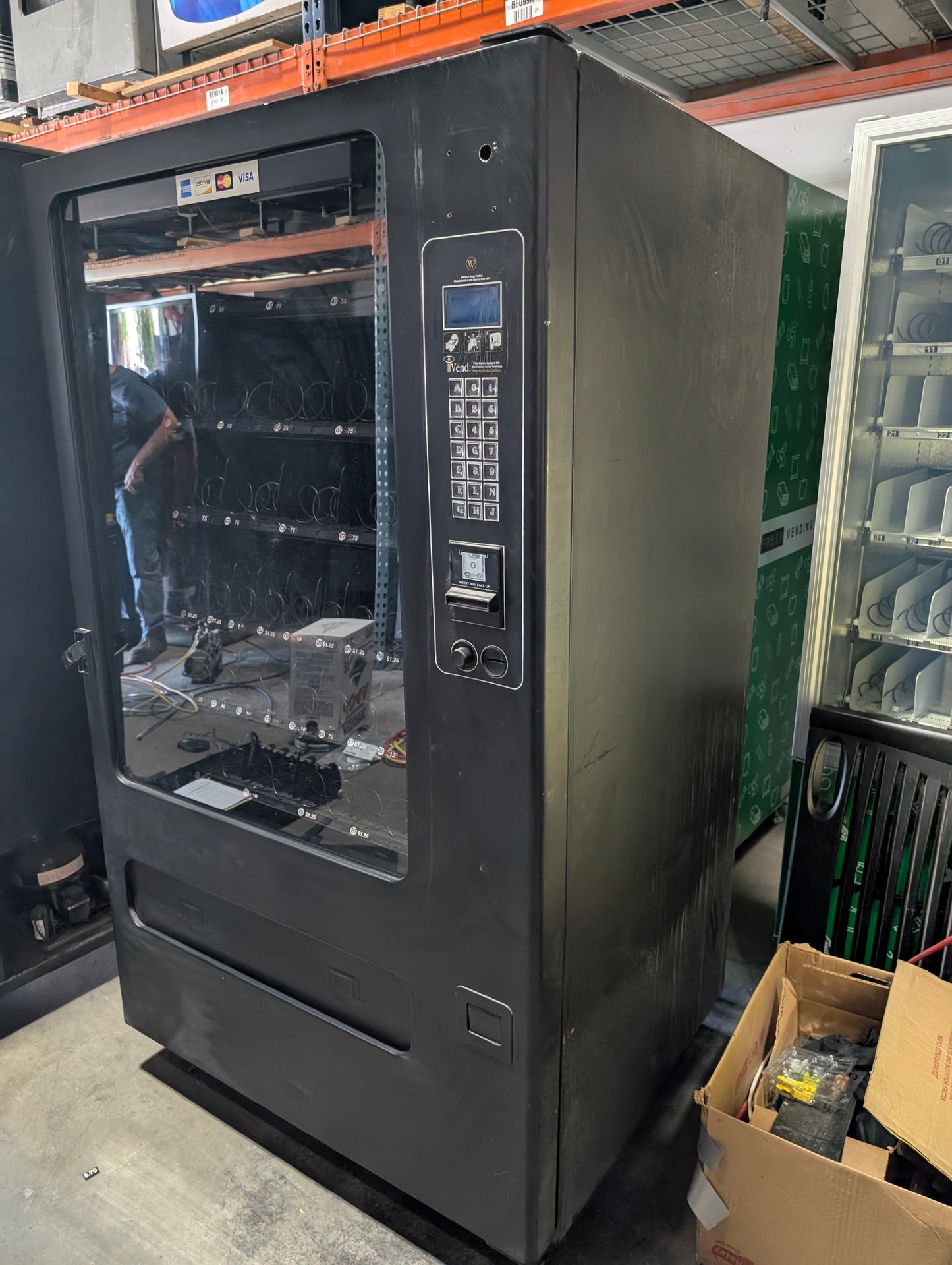 USI MODEL: 3185 115V 6OHZ Snack vending machine