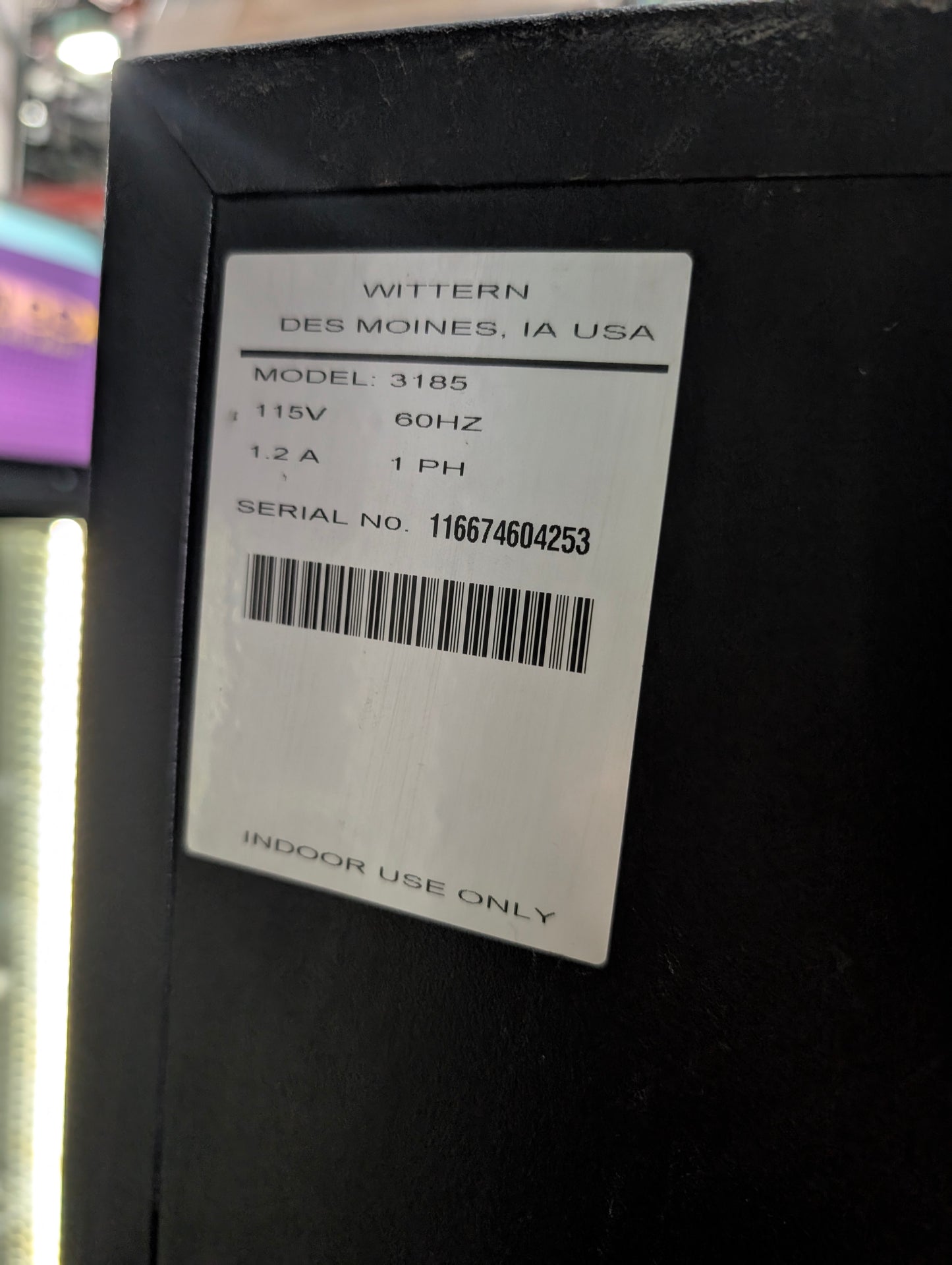 USI MODEL: 3185 115V 6OHZ Snack vending machine