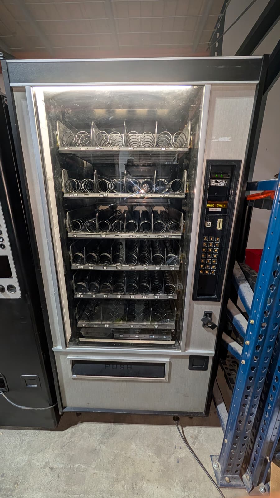 USI 3014A Glass-Front Snack Merchandiser — 4-Wide / 80-Selection Capacity