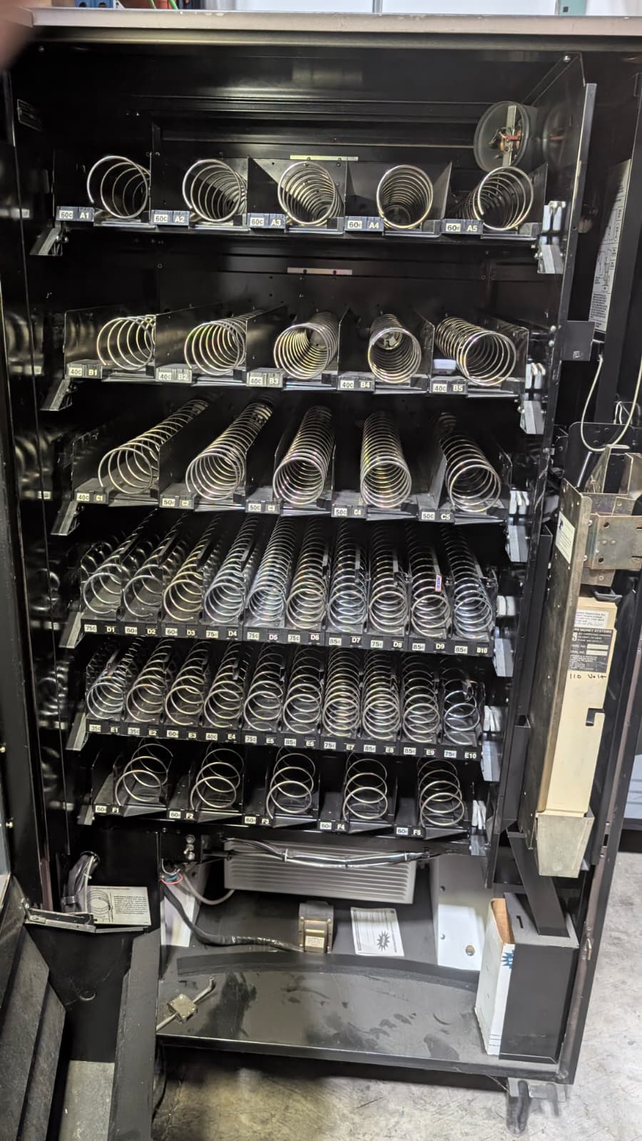 Automated Products Snack Shop 4000 Refrigerated Glass‑Front Snack Machine