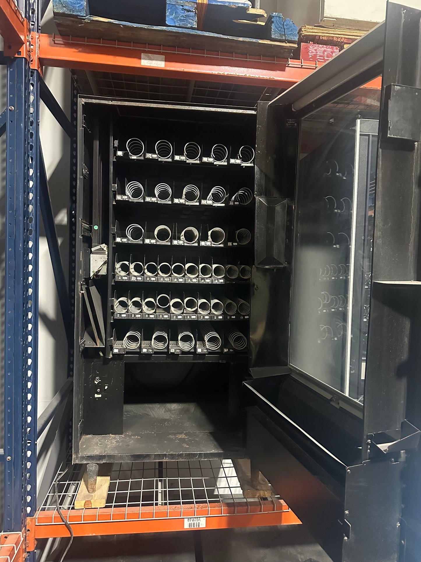 National 145 Snack Vending Machine