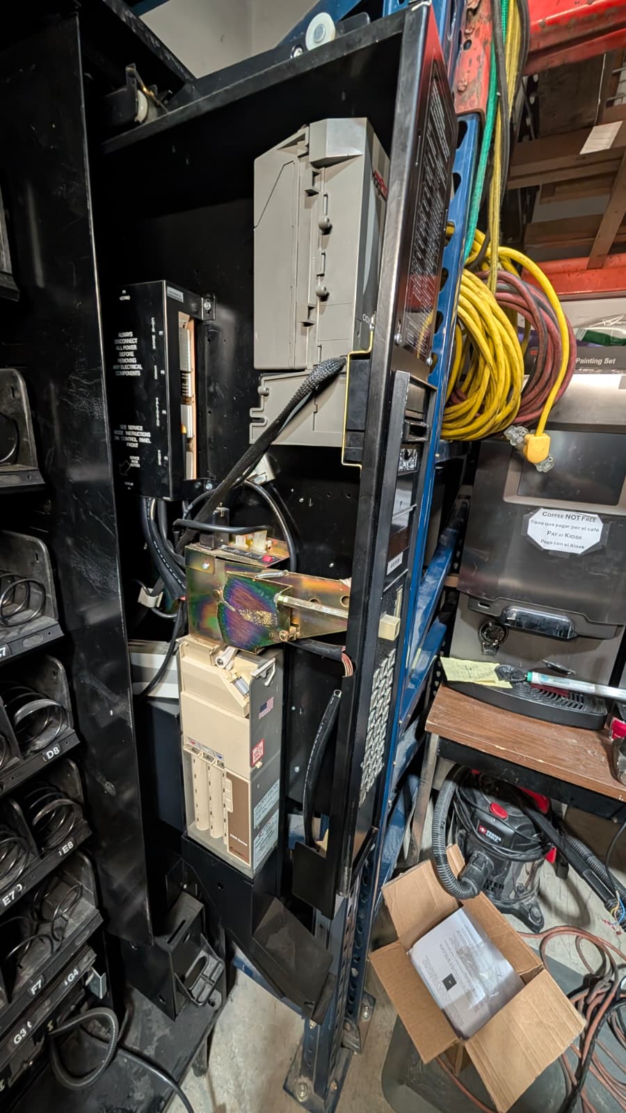 USI 3014A Glass-Front Snack Merchandiser — 4-Wide / 80-Selection Capacity