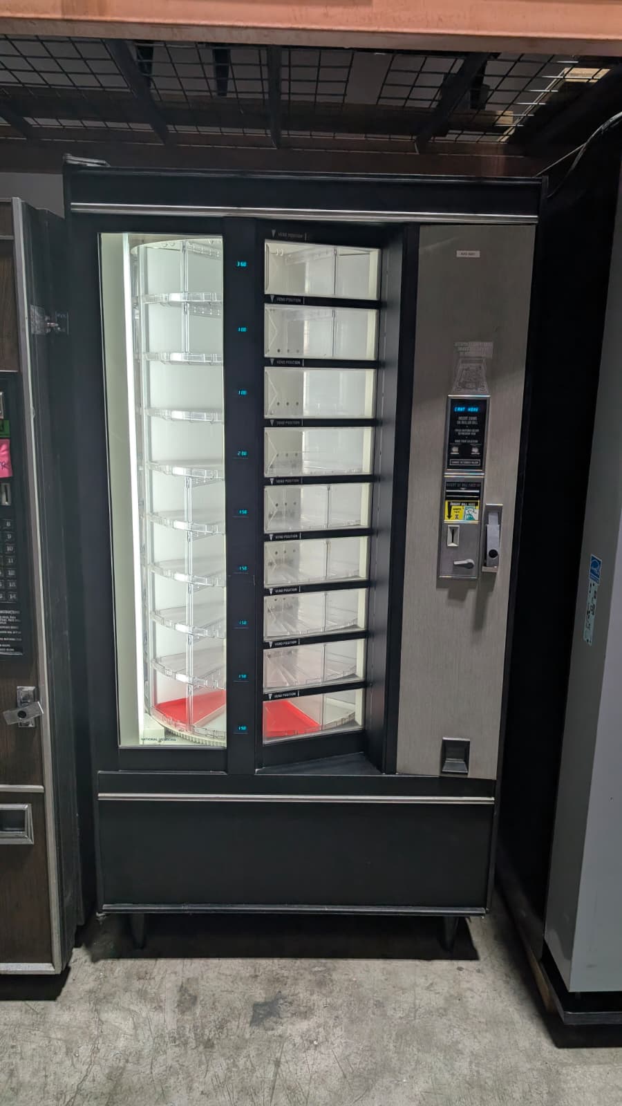 National Vendors 430 Cold Food Vending Machine – Carousel Style