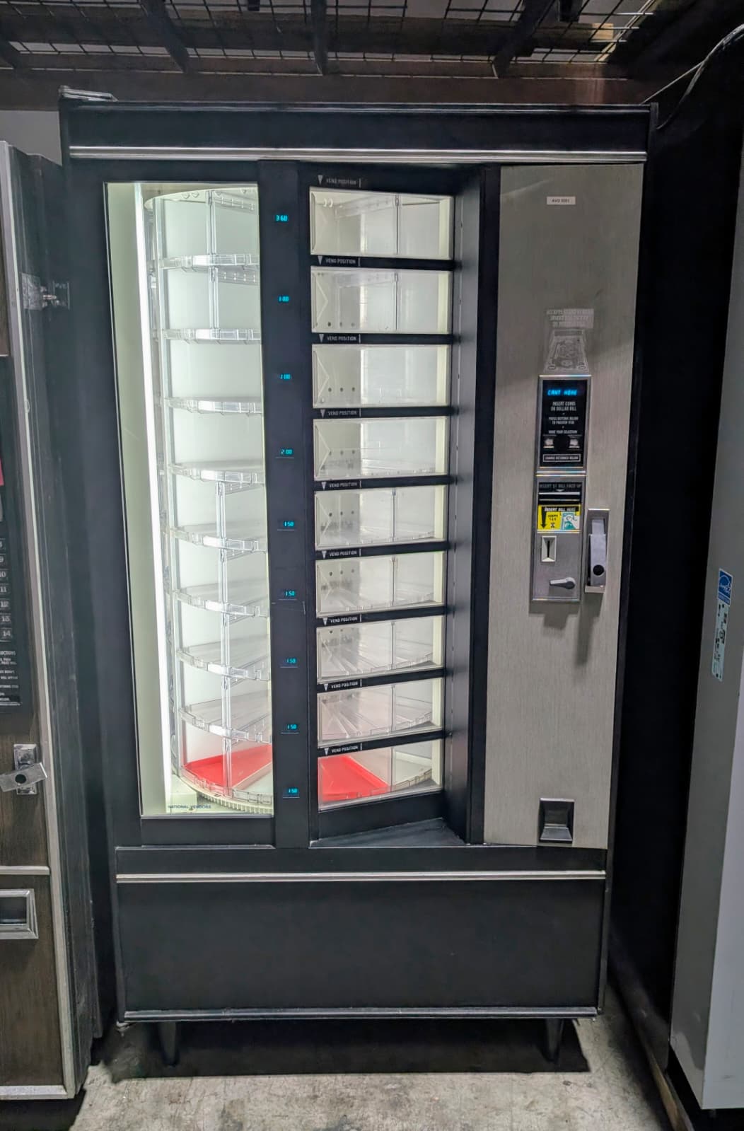 National Vendors 430 Cold Food Vending Machine – Carousel Style