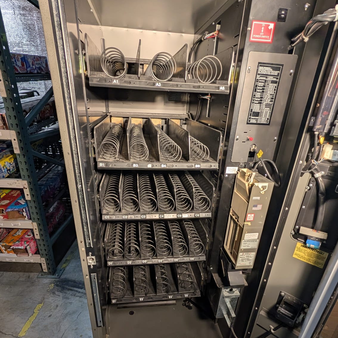 USI 3085 Compact Snack Vending Machine