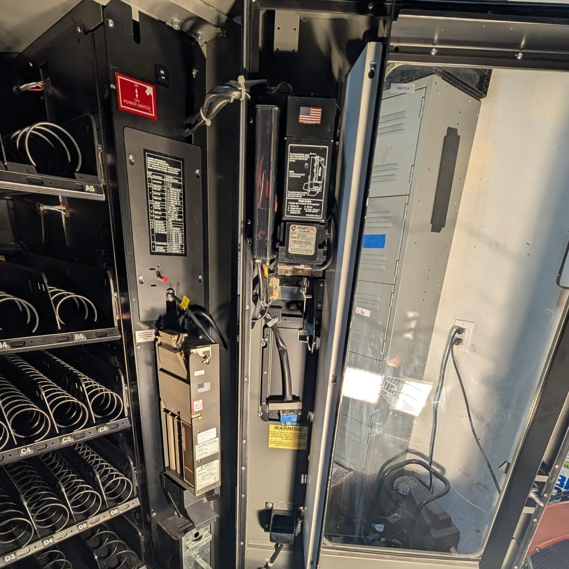 USI 3085 Compact Snack Vending Machine
