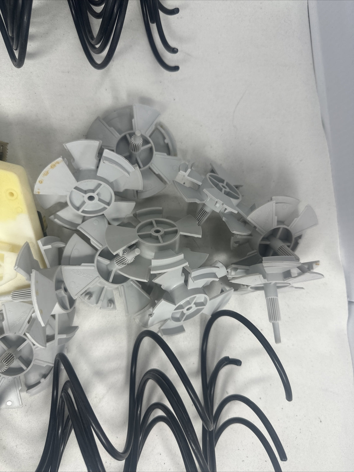 USI 10 Count Dual Augers. This Is For 5 Sets Of Augers With Motors And Hubs