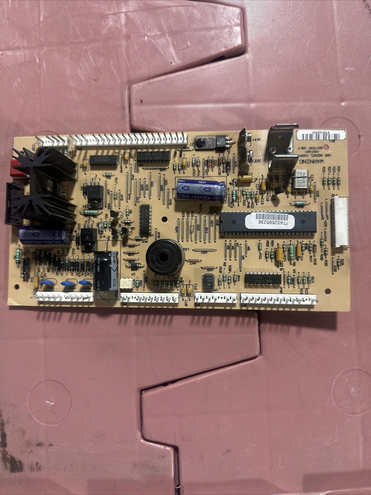 FSI FAWN / USI SNACK VENDING MACHINE CONTROL BOARD (Brown)
