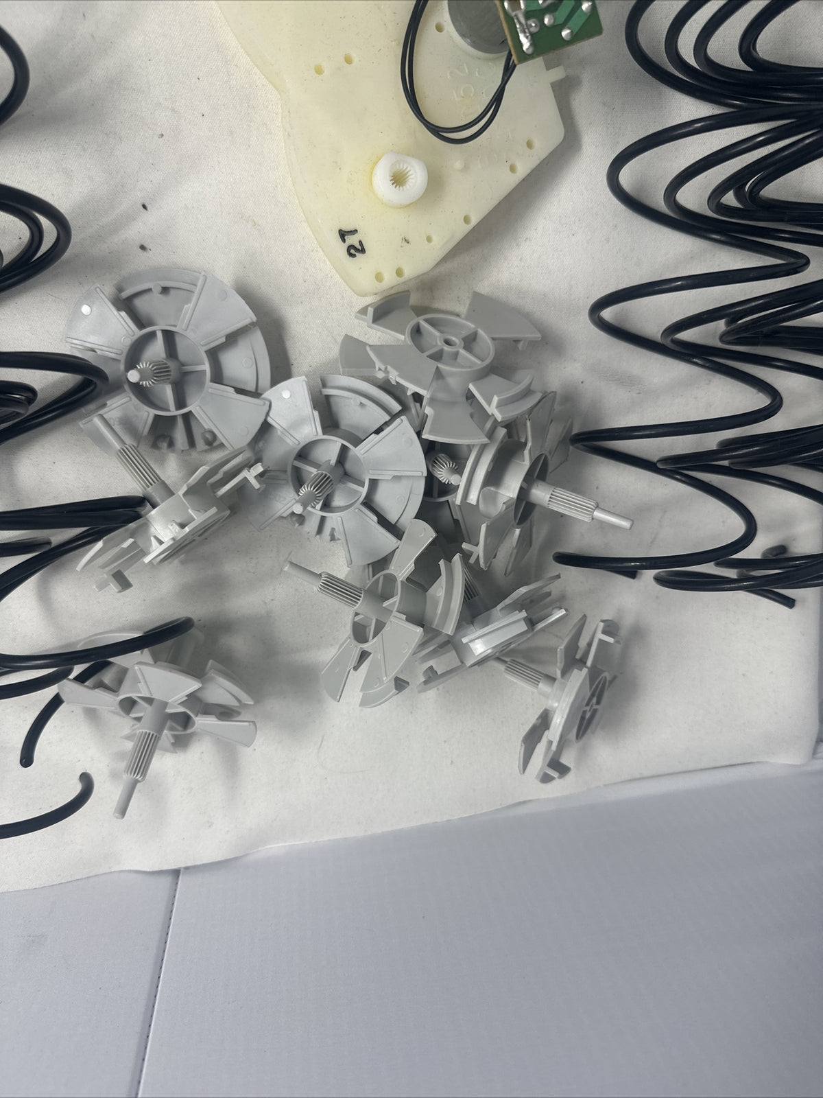 USI 12 Count Dual Augers. This Is For 5 Sets Of Augers With Motors And Hubs