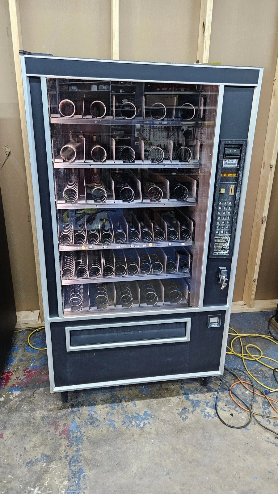 USI 3015A 40 Selection Snack Vending Machine