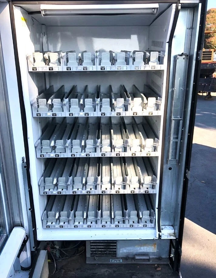 Vendo Vue 40 Glass-Front Beverage Vending Machine – Robotic Delivery, 40 Select